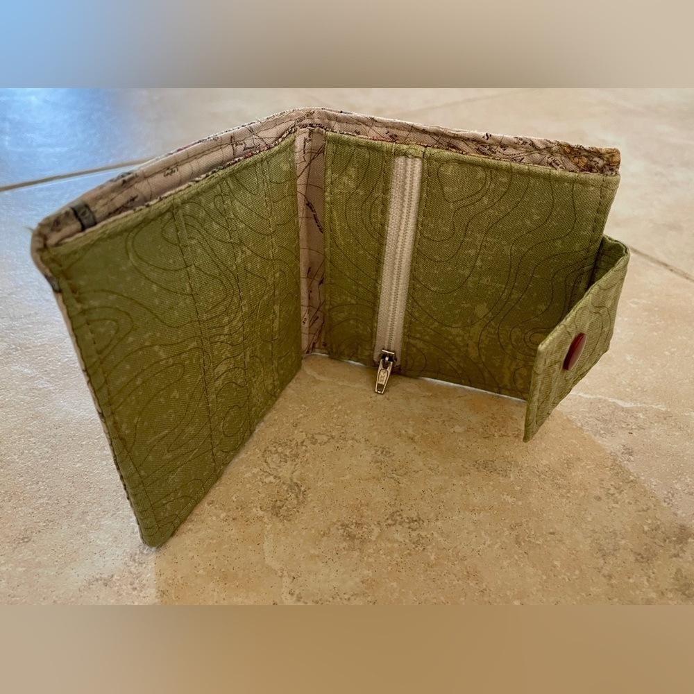 Handmade Map-Inspired Wallet – Snap Closure & Zipper Pocket - Picture 4 of 4